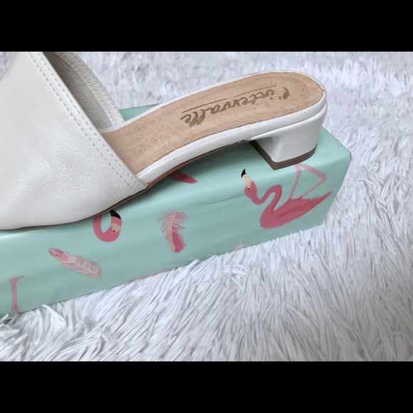 White Ottavia Leather Sandals - Picture 2 of 5